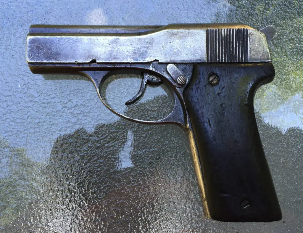 Unlike the 6.35 model, this 7.65 Little Tom's safety is labeled (down - here - is fire, and exposes an F for Feuer).