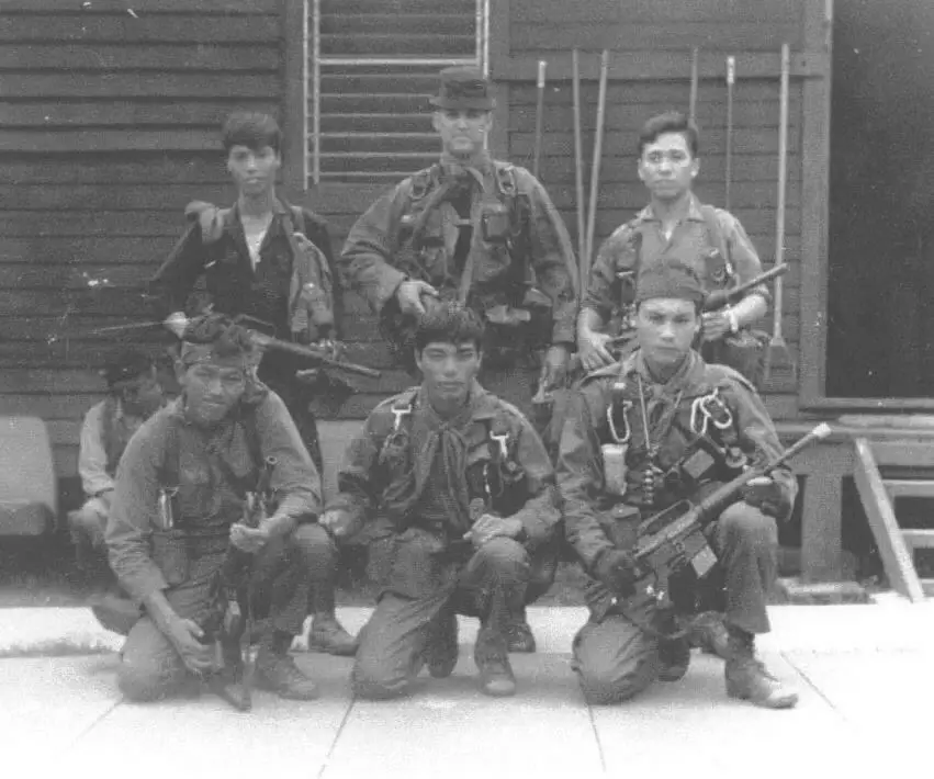 RT Asp, ready to go, 6 men. Top center is CPT Garry Robb, later Recon Co. Commander.