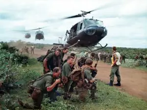 RAR Soldiers in Vietnam. Note slightly different uniforms from Yanks, plus they're armed with SLRs. (Many Aussies also used M16s, especially on reconnaissance patrols, etc.).