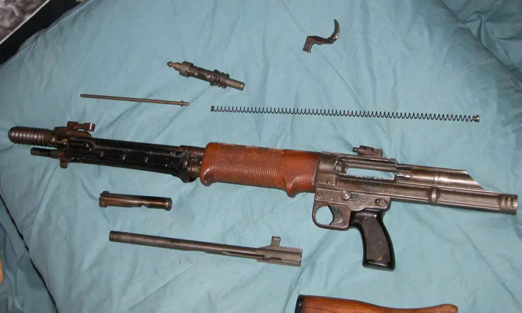 FG42. Note similar op rod and bolt (Forgotten Weapons photo).