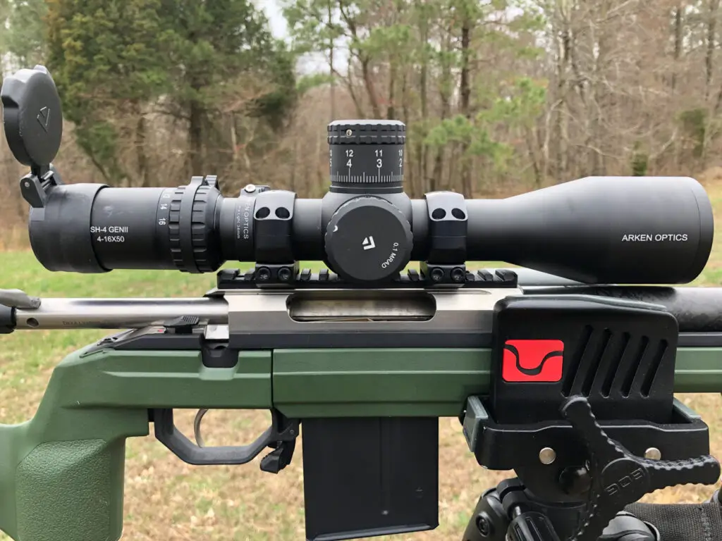 Arken Optics SH4 Gen2 Scope mounted on top of a rifle