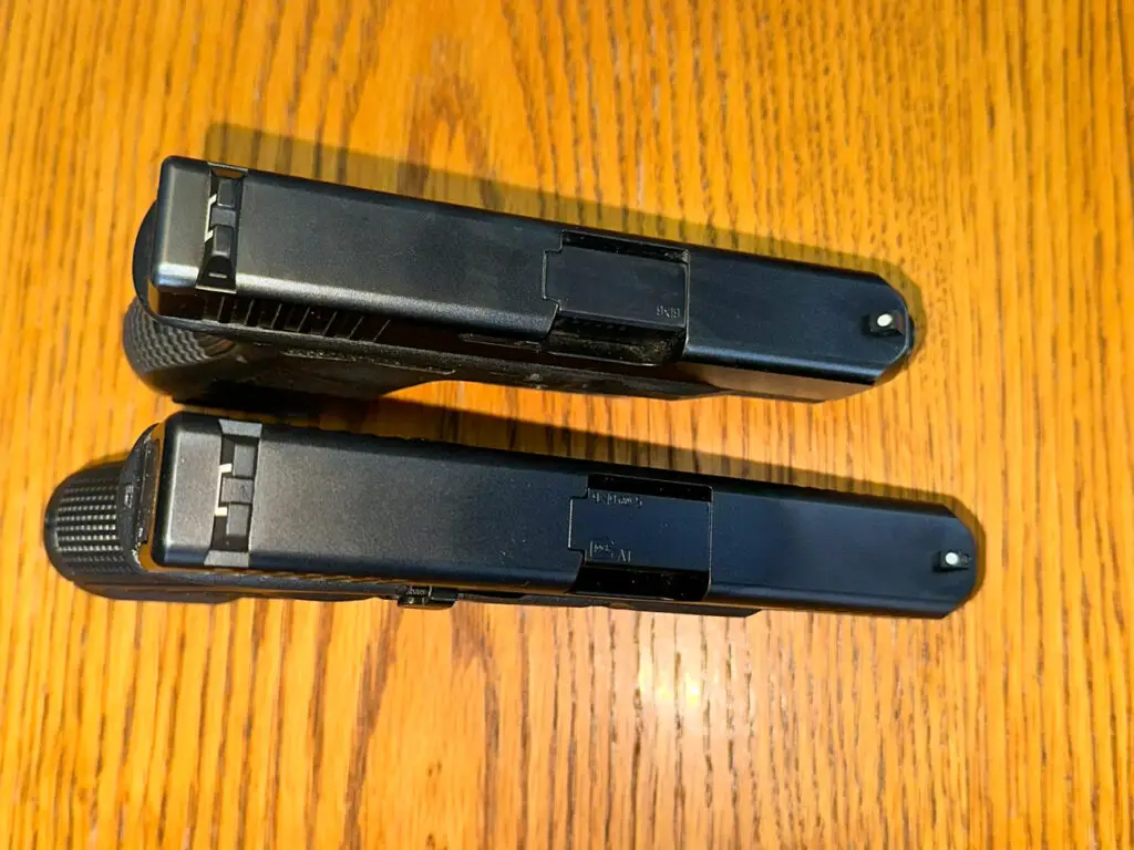 Glock 26 (top) vs Glock 19 (bottom)